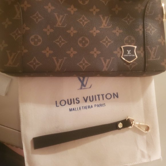 LOUIS VUTTON AUTHENTIC CLUTCH - Picture 4 of 12